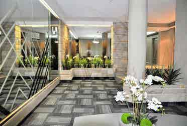 Spacious ½) Apartment