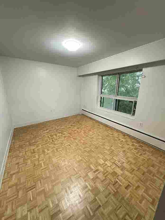 Spacious ½) Apartment