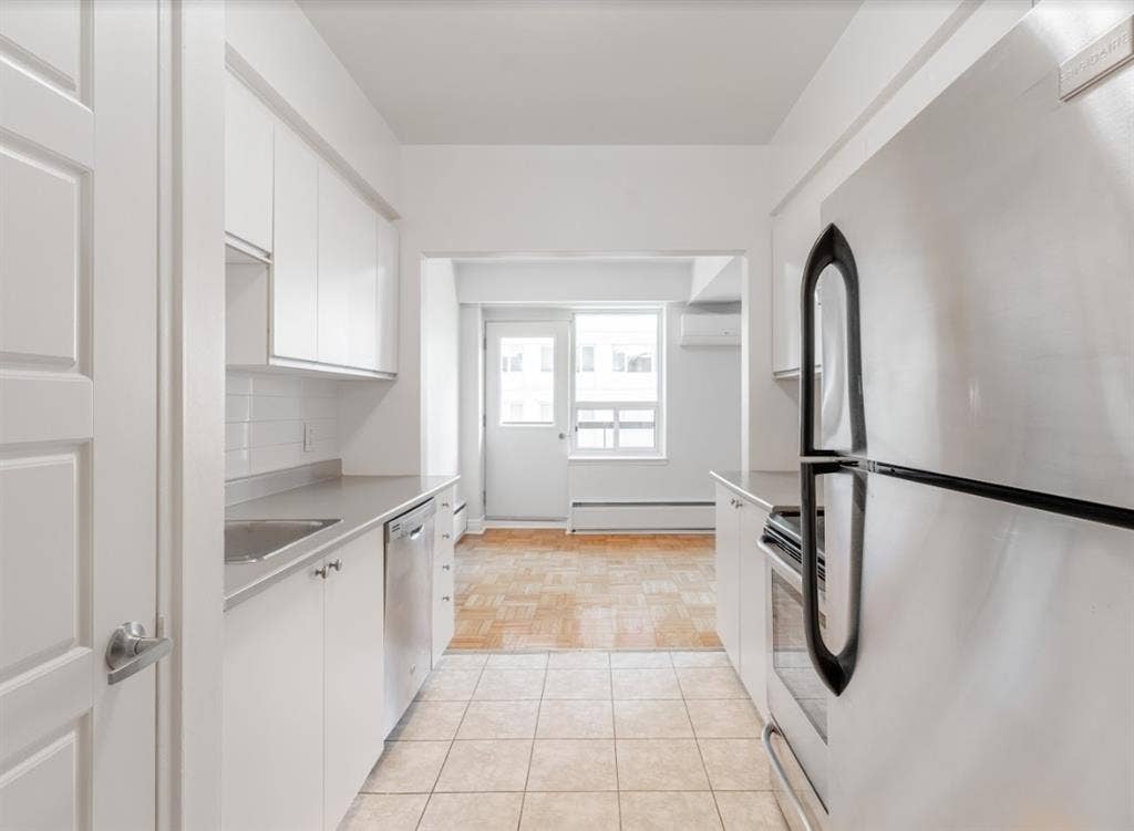Spacious ½) Apartment