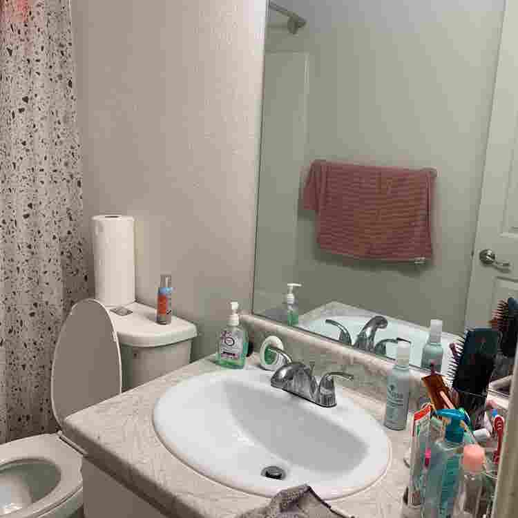 Looking for a female roommate Aug1
