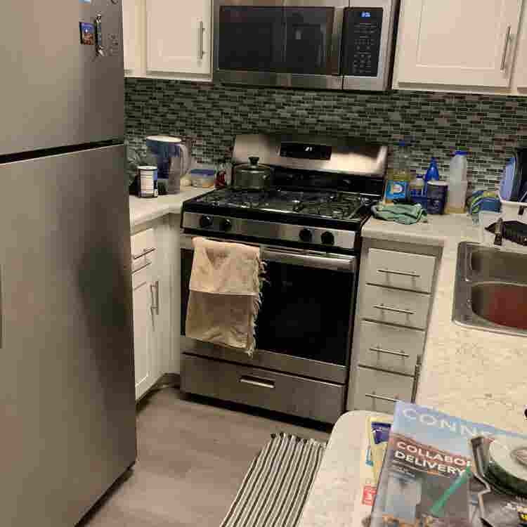Looking for a female roommate Aug1