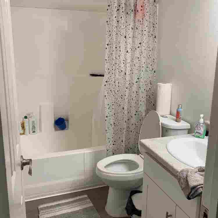 Looking for a female roommate Aug1