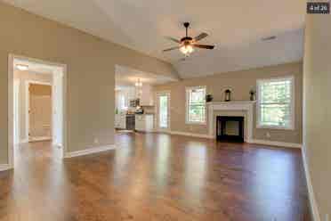 Clean Room in a safe neighborhood