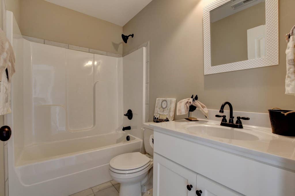 Clean Room in a safe neighborhood