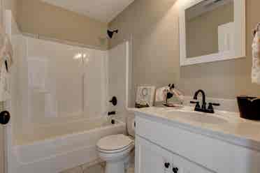 Clean Room in a safe neighborhood