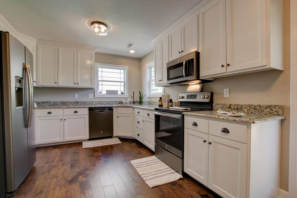Clean Room in a safe neighborhood