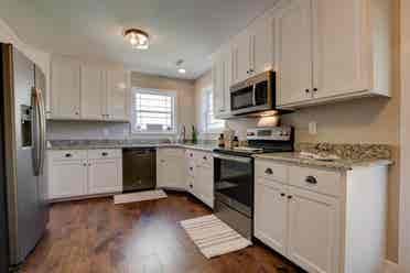 Clean Room in a safe neighborhood