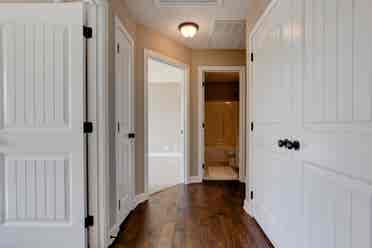 Clean Room in a safe neighborhood