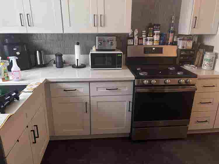 Female roommate wanted