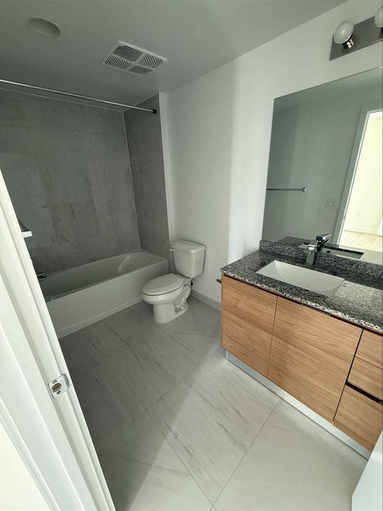 Beautiful private room - Shared apt