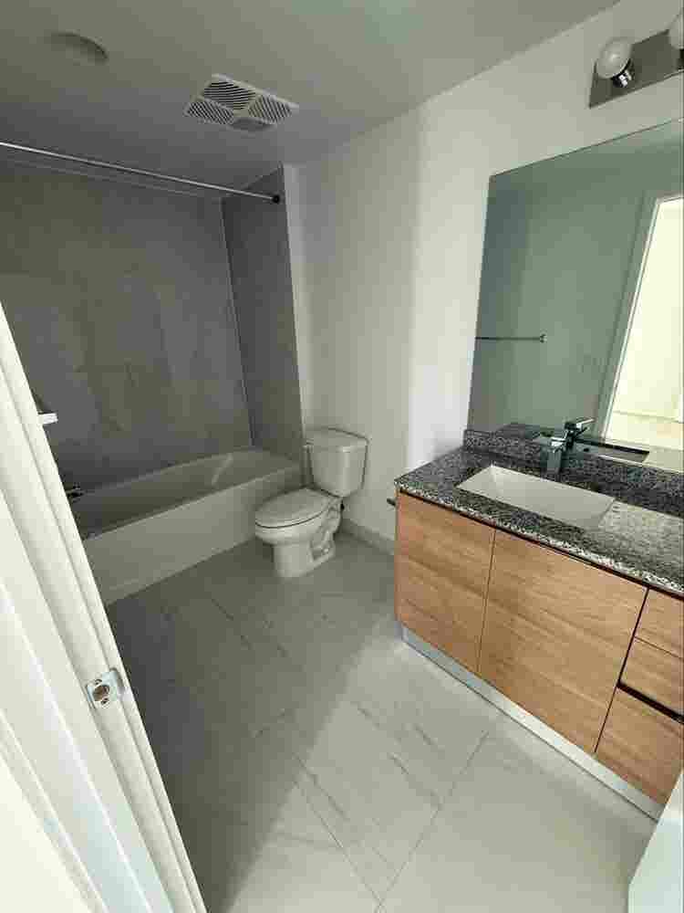 Beautiful private room - Shared apt