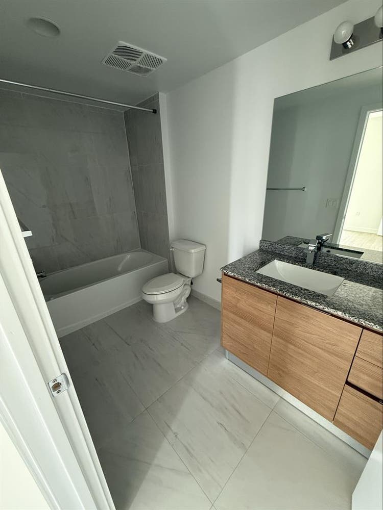 Beautiful private room - Shared apt