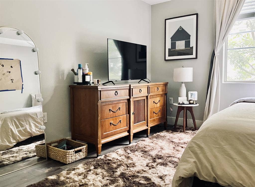 Seeking Female Roomie Shared Room