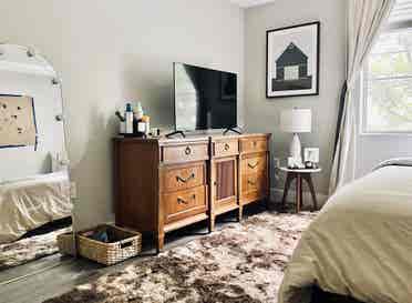 Seeking Female Roomie Shared Room