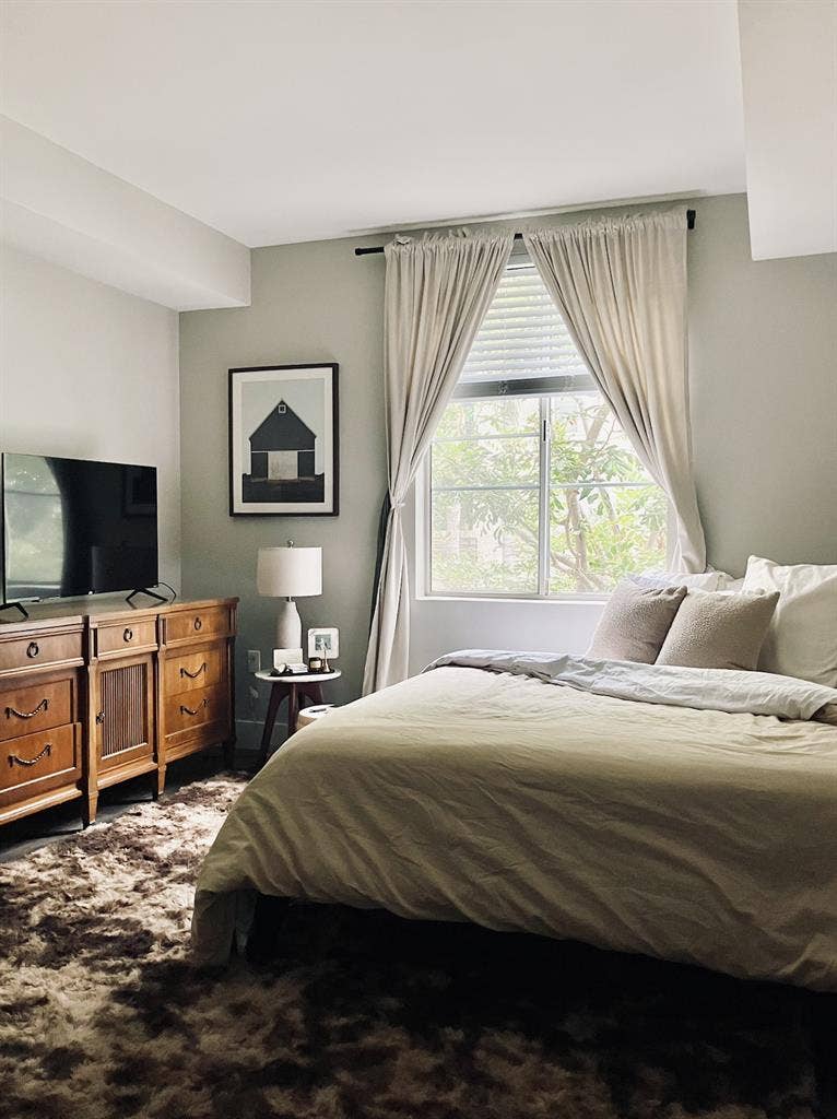 Seeking Female Roomie Shared Room