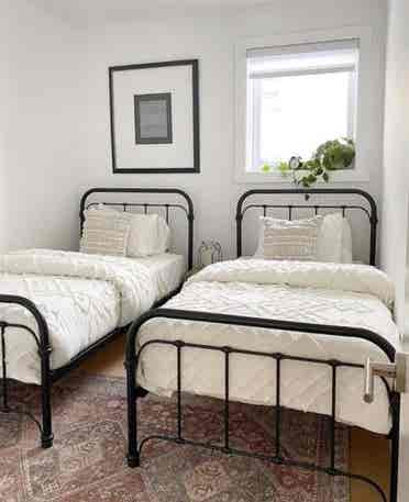 Seeking Female Roomie Shared Room