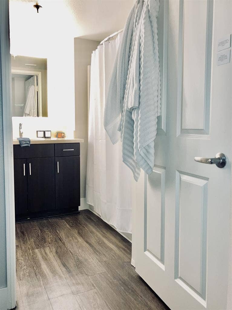 Seeking Female Roomie Shared Room