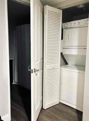 Seeking Female Roomie Shared Room