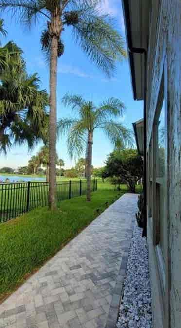 Beautiful Home E. Orlando bath