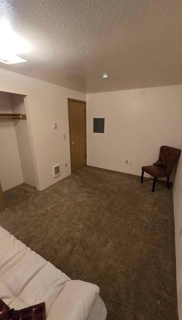 Room in South Salem