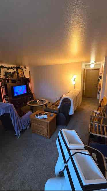 Room in South Salem