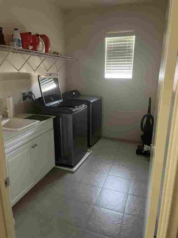Master Bedroom w Private Bath