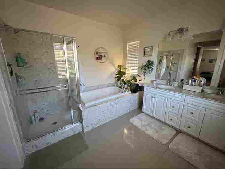 Master Bedroom w Private Bath