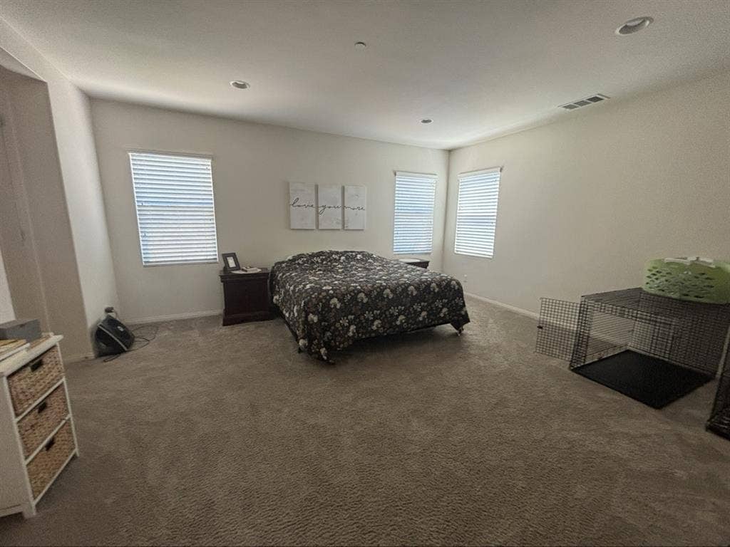 Master Bedroom w Private Bath