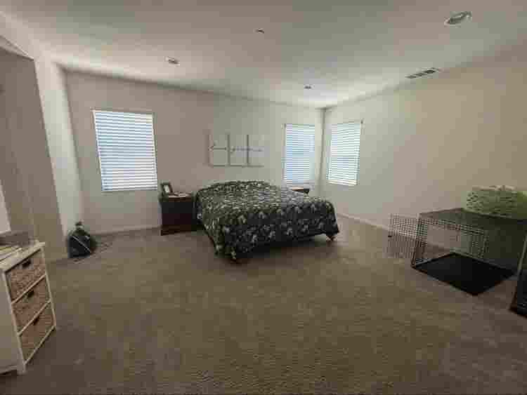 Master Bedroom w Private Bath