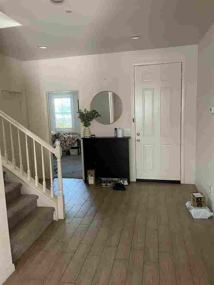 Master Bedroom w Private Bath