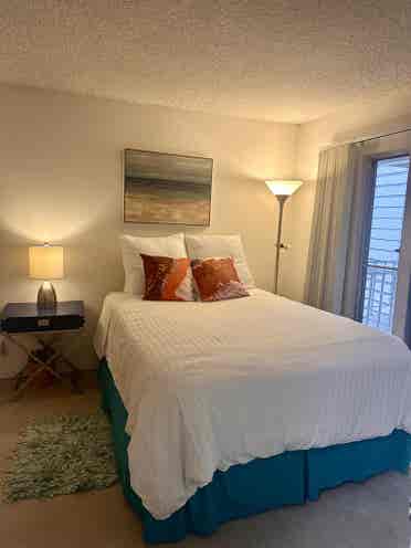 Sunny & bright room/ Santa Monica