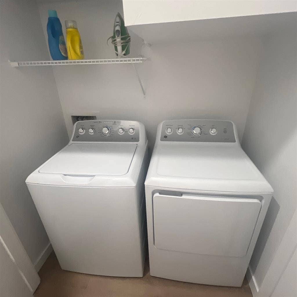 Room for rent and minimal shared br