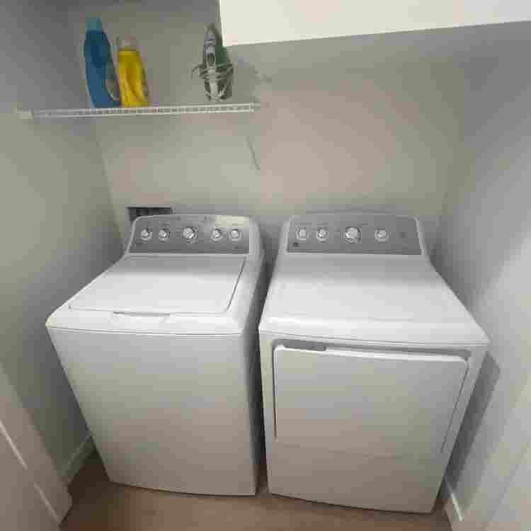 Room for rent and minimal shared br