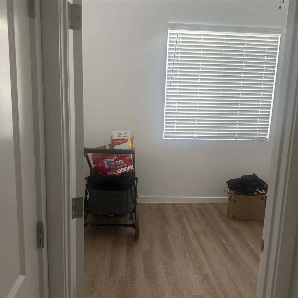 Room for rent and shared bathroom
