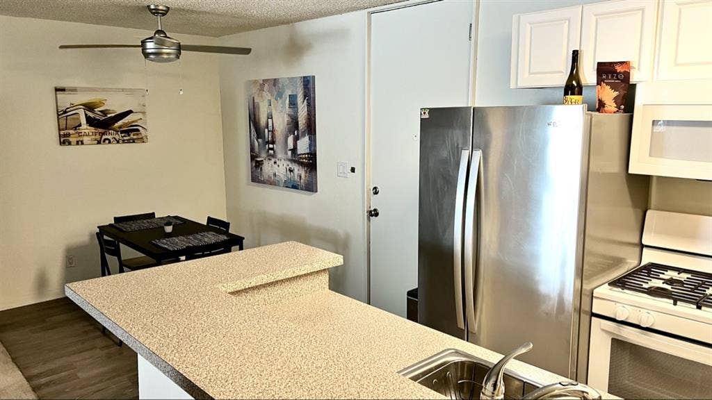 Private Room & Bathroom $