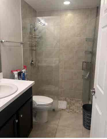 Lrg Master Bdrm w/attached bathroom