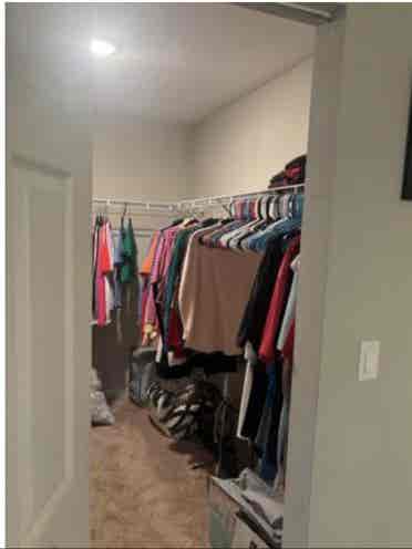 Lrg Master Bdrm w/attached bathroom