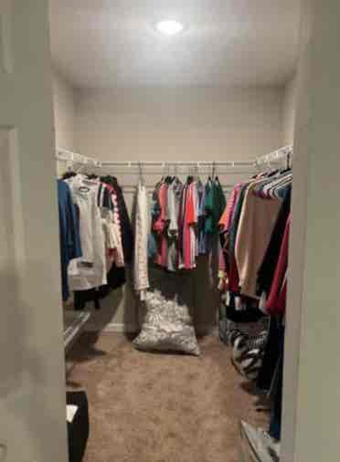 Lrg Master Bdrm w/attached bathroom