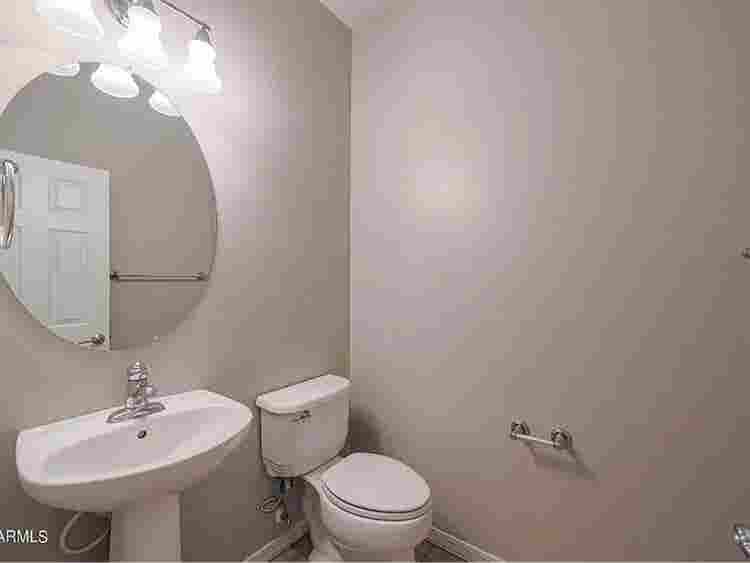 Female roommate needed!