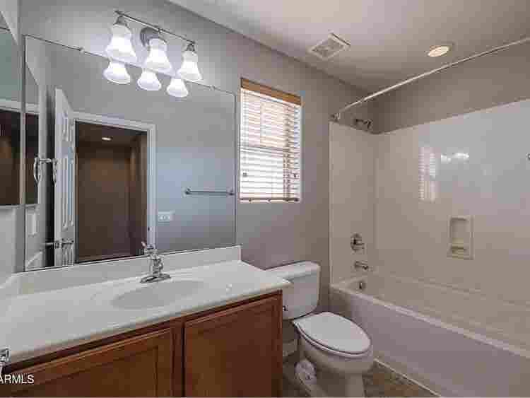 Female roommate needed!