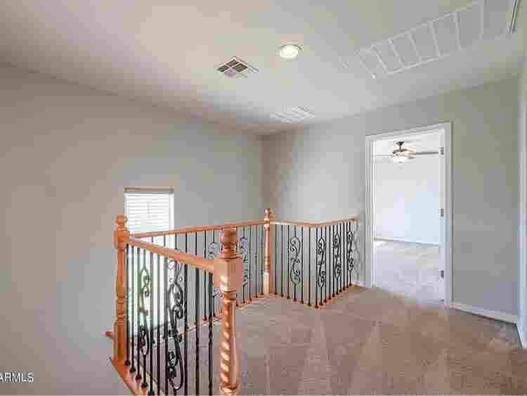 Female roommate needed!