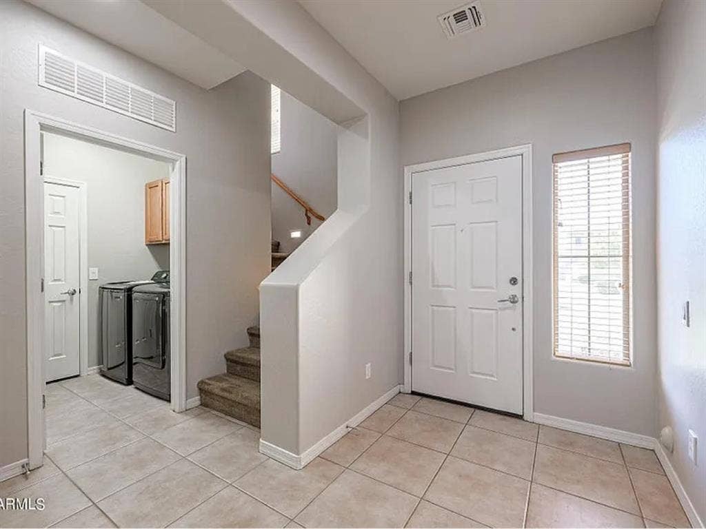 Female roommate needed!