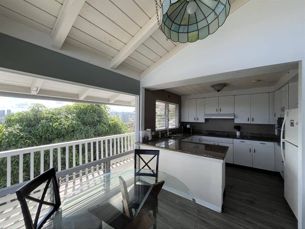 Private Entrance, Stunning Views