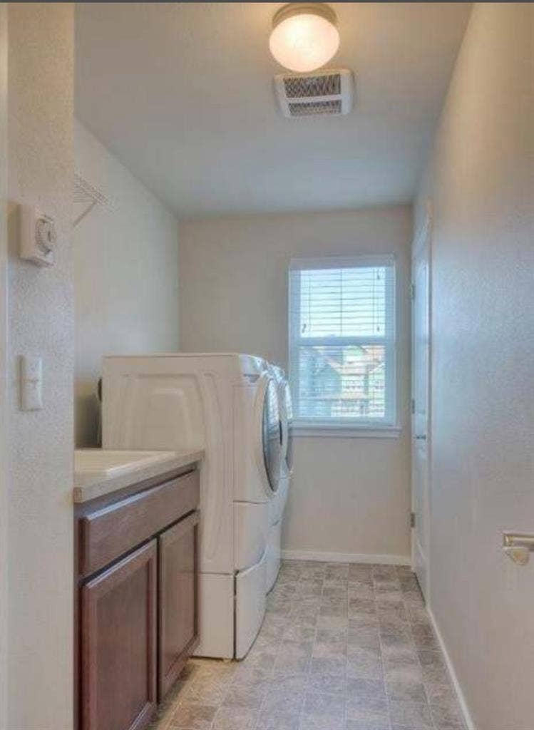 Massive room in a clean family Home