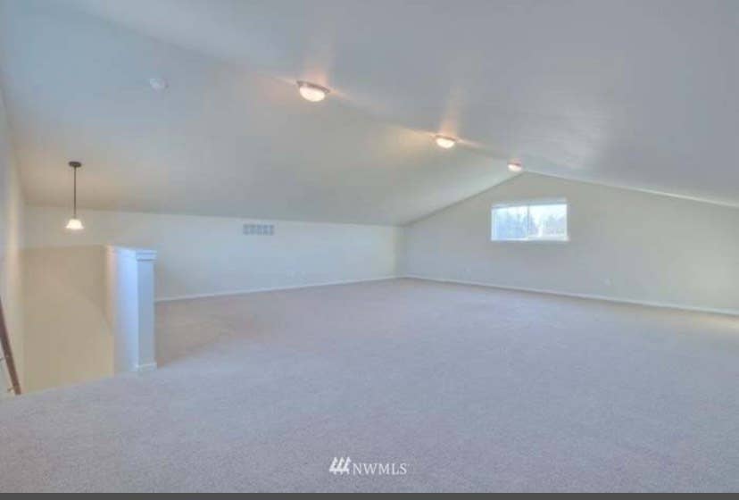 Massive room in a clean family Home