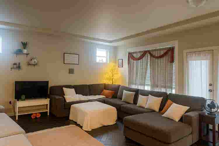 Massive room in a clean family Home