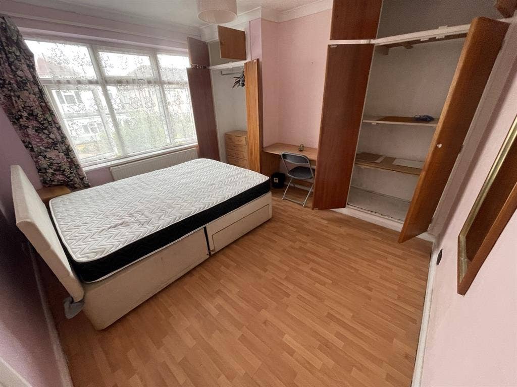 One Double room in Waddon Croydon