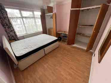 One Double room in Waddon Croydon