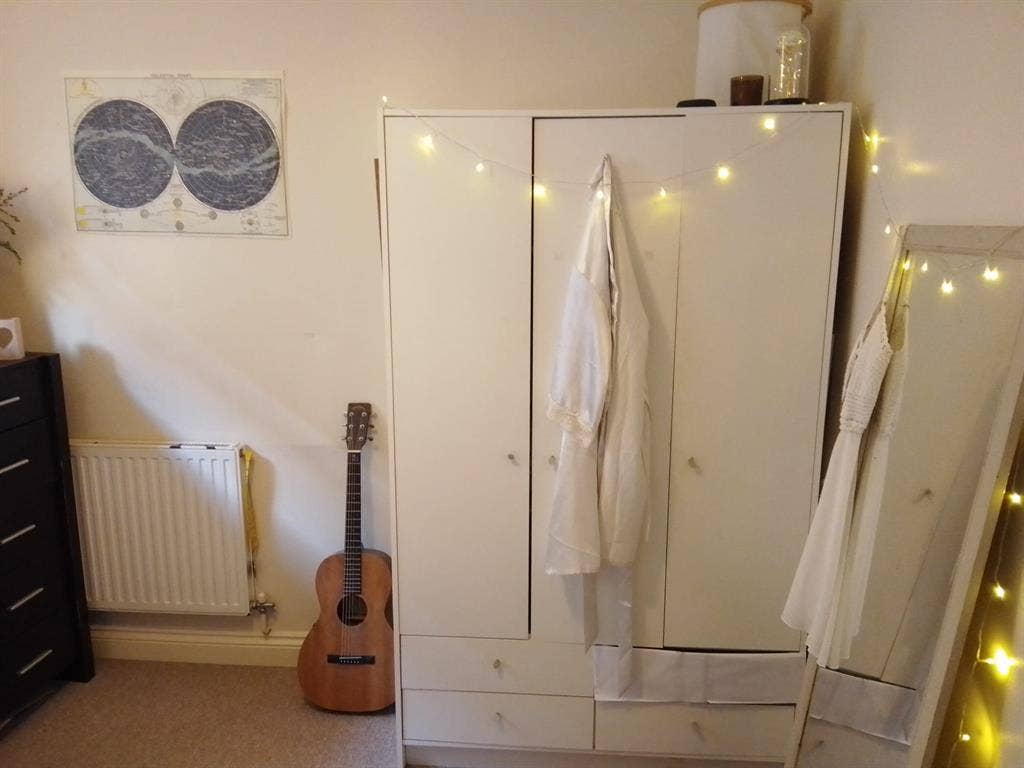 Double Room in Lovely 2-Bed Flat