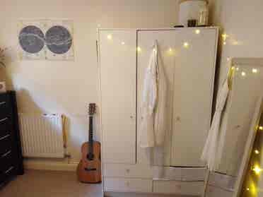 Double Room in Lovely 2-Bed Flat